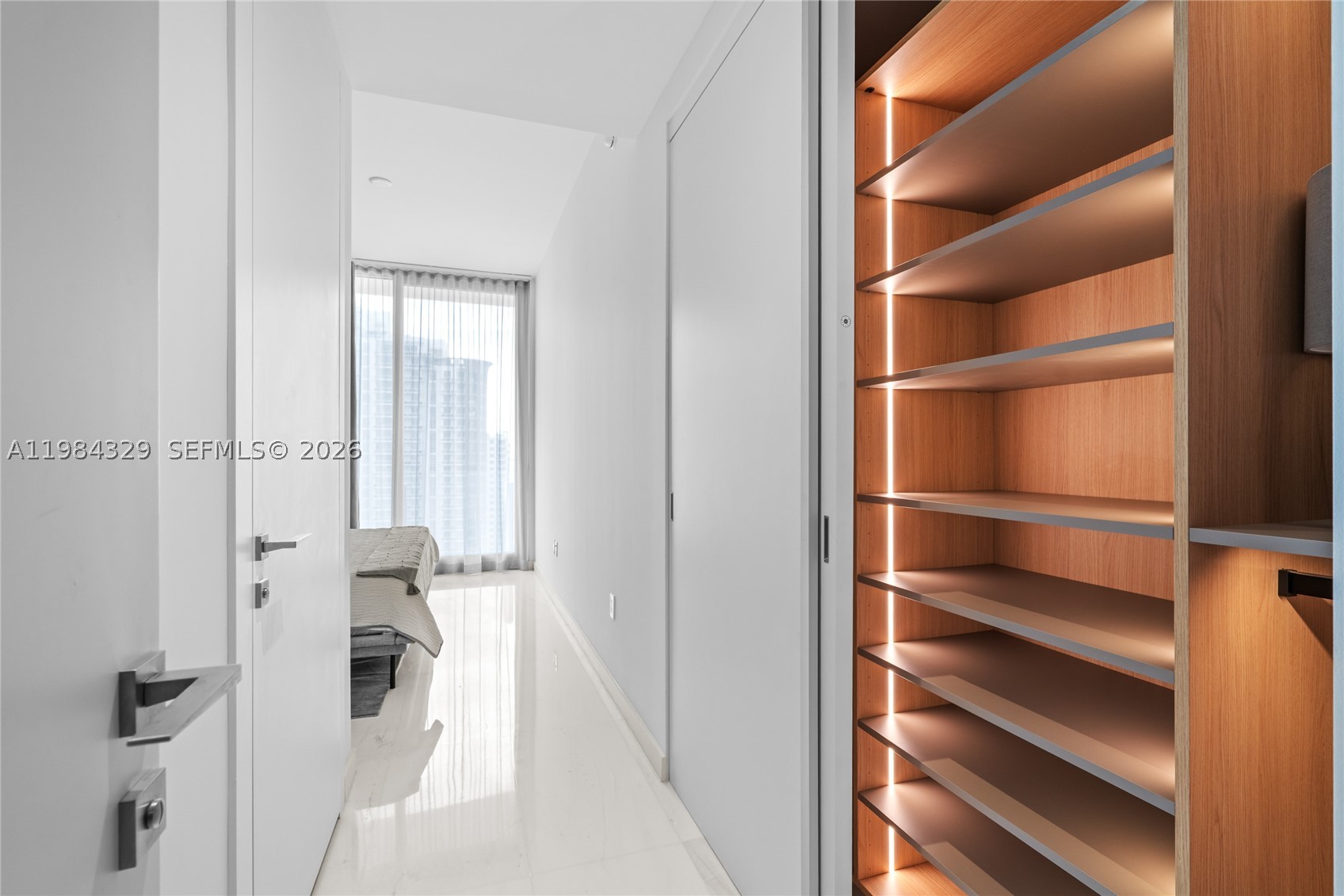 300 Biscayne Boulevard Way #2601E, Miami FL 33131