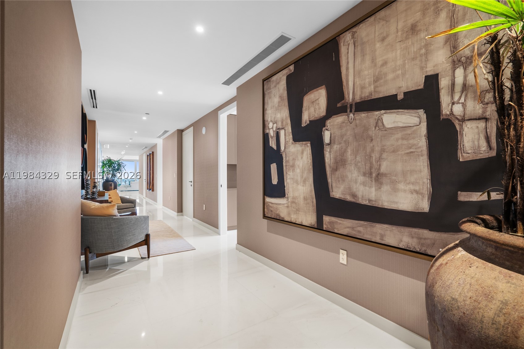 300 Biscayne Boulevard Way #2601E, Miami FL 33131