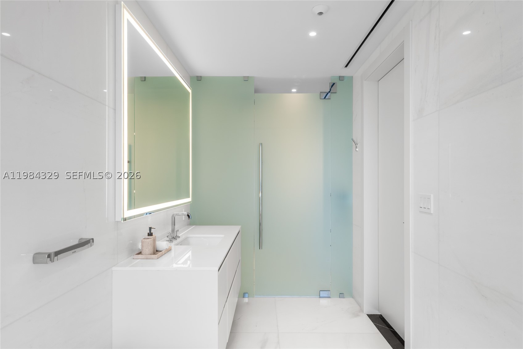 300 Biscayne Boulevard Way #2601E, Miami FL 33131