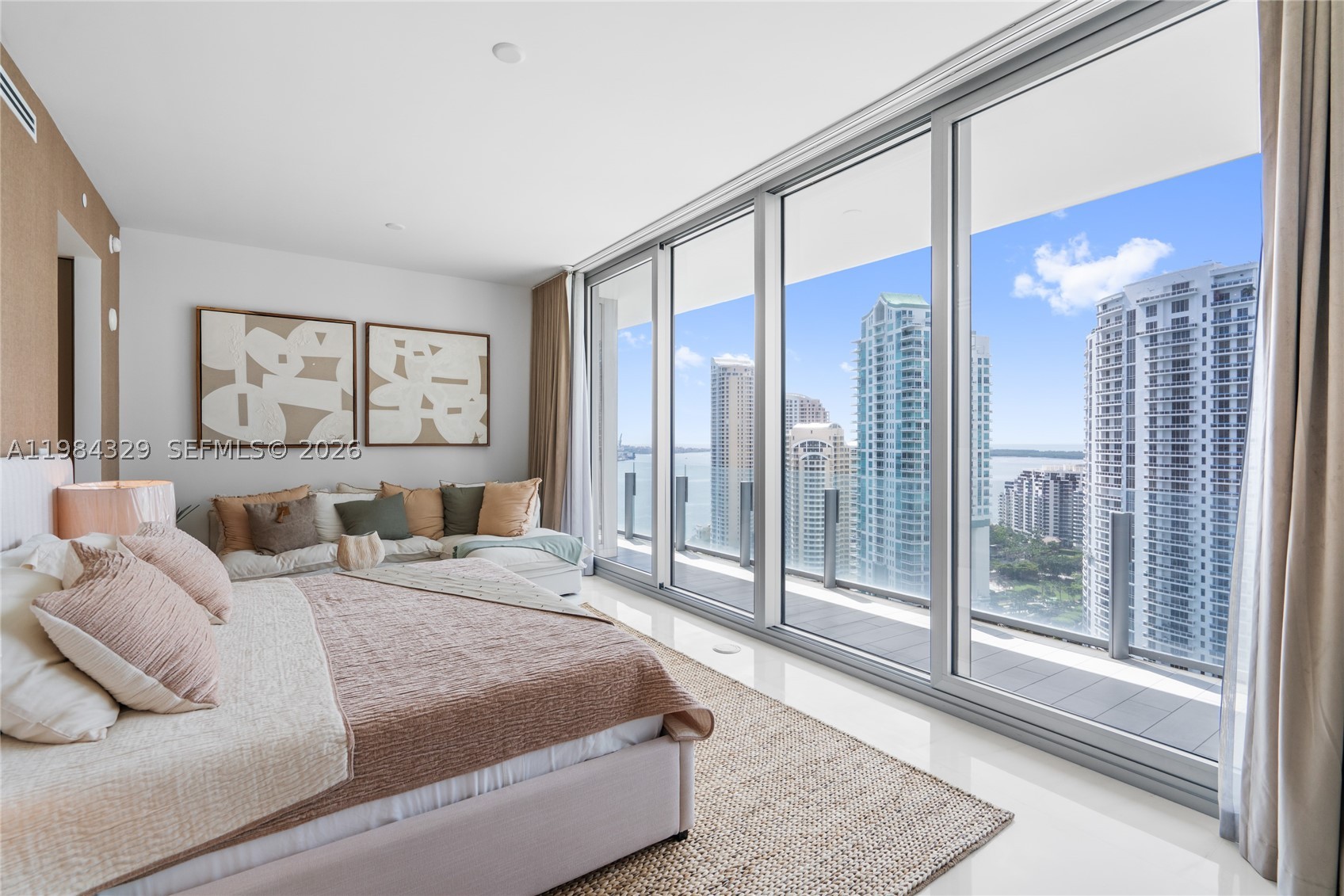 300 Biscayne Boulevard Way #2601E, Miami FL 33131