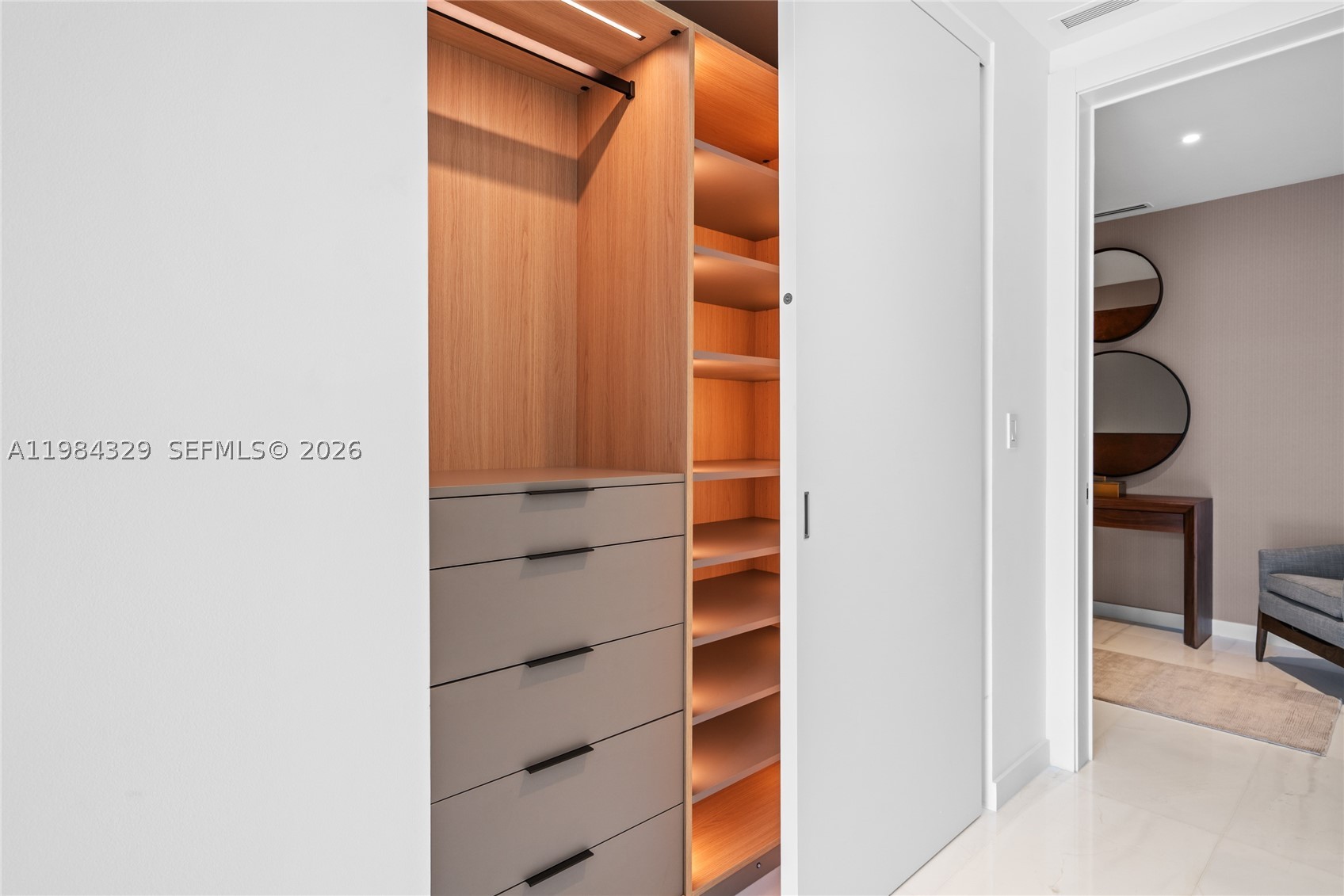 300 Biscayne Boulevard Way #2601E, Miami FL 33131