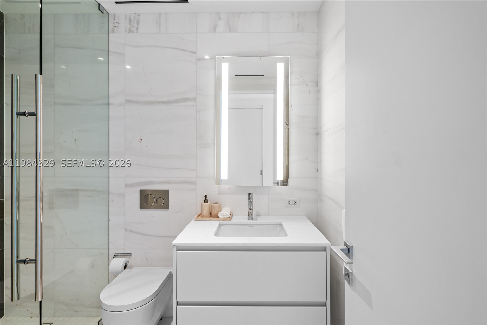300 Biscayne Boulevard Way #2601E, Miami FL 33131