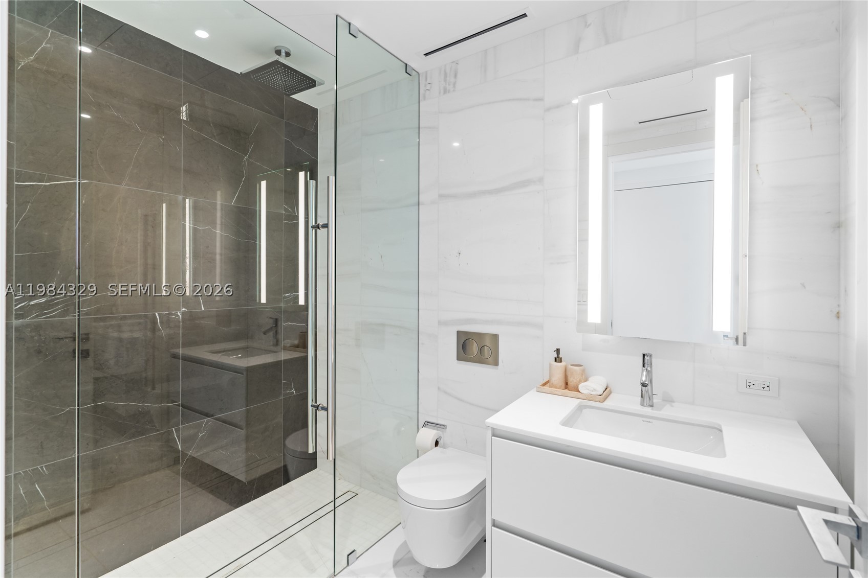 300 Biscayne Boulevard Way #2601E, Miami FL 33131