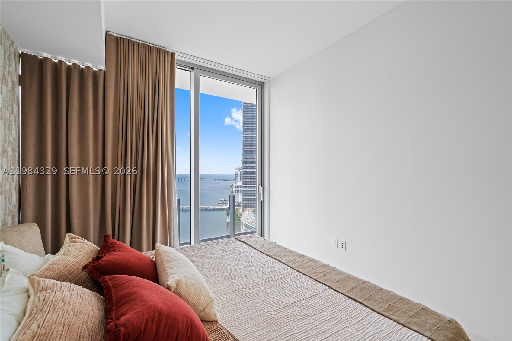 300 Biscayne Boulevard Way #2601E, Miami FL 33131