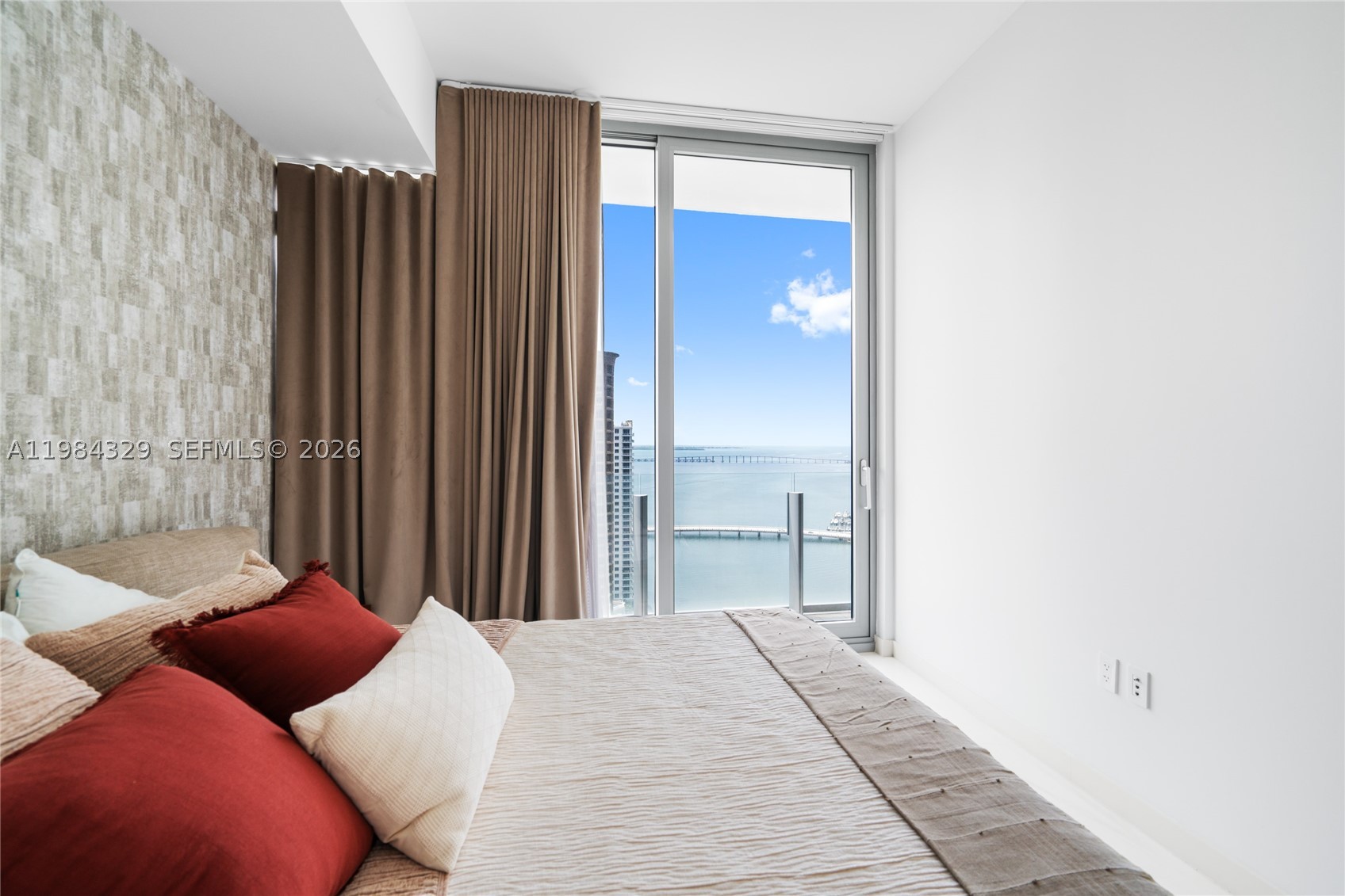 300 Biscayne Boulevard Way #2601E, Miami FL 33131