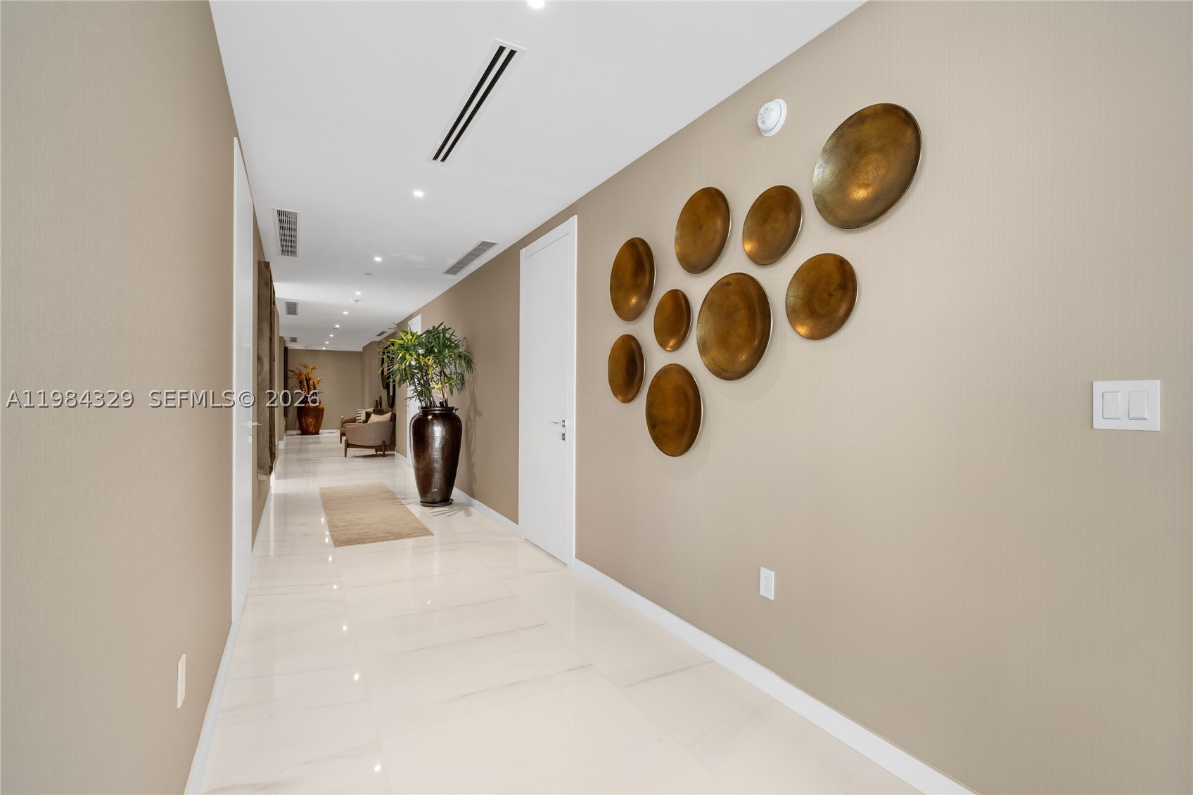 300 Biscayne Boulevard Way #2601E, Miami FL 33131