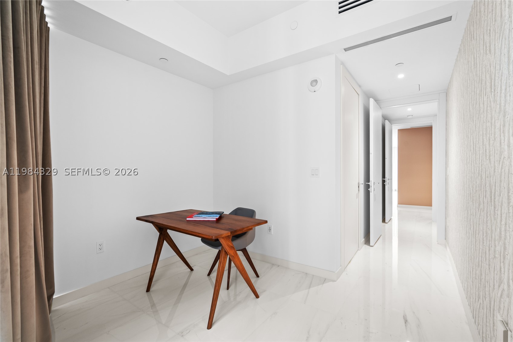 300 Biscayne Boulevard Way #2601E, Miami FL 33131