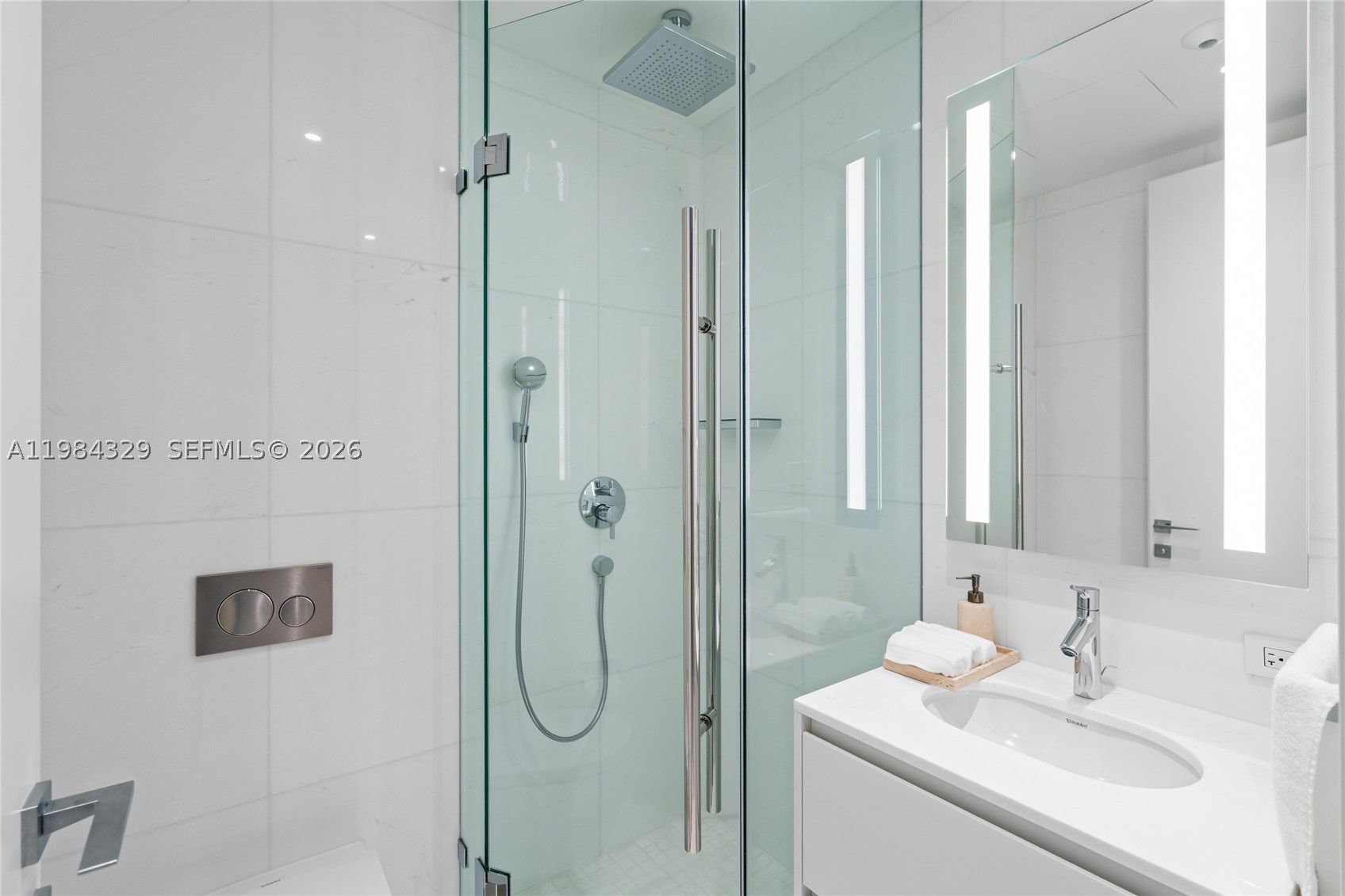 300 Biscayne Boulevard Way #2601E, Miami FL 33131