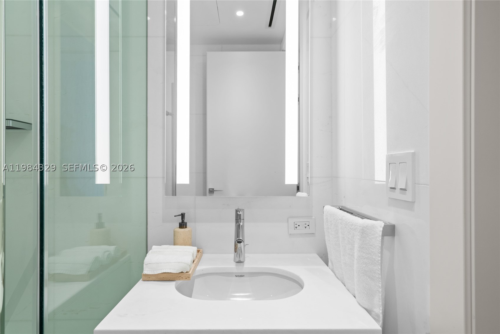300 Biscayne Boulevard Way #2601E, Miami FL 33131