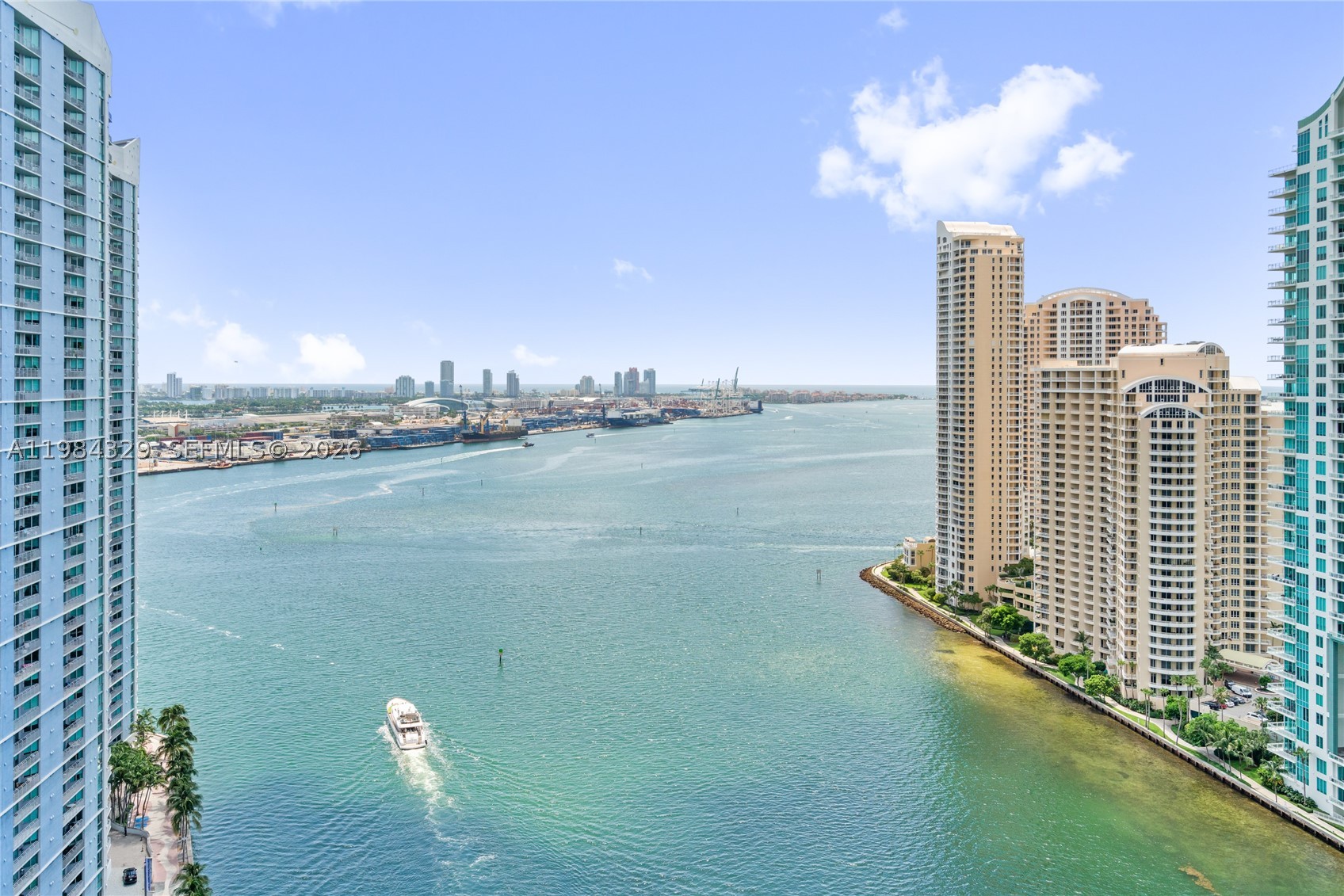 300 Biscayne Boulevard Way #2601E, Miami FL 33131