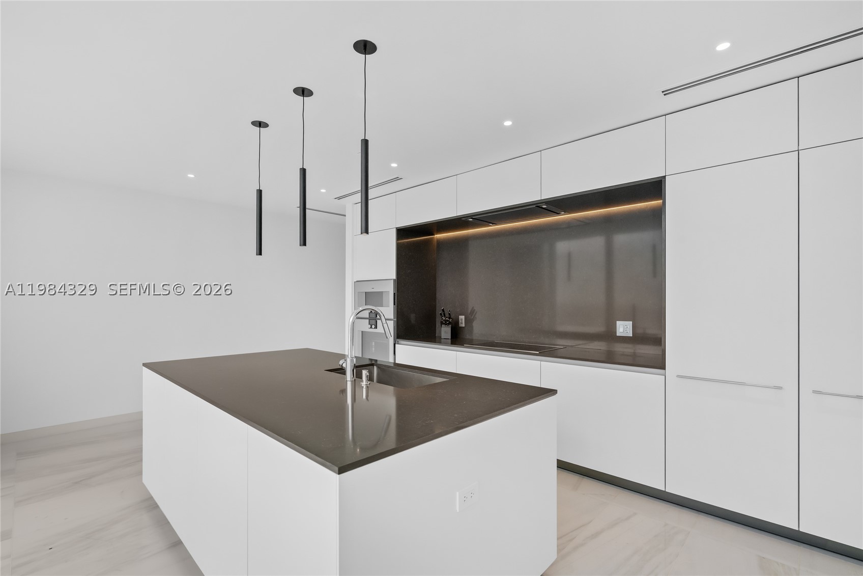 300 Biscayne Boulevard Way #2601E, Miami FL 33131