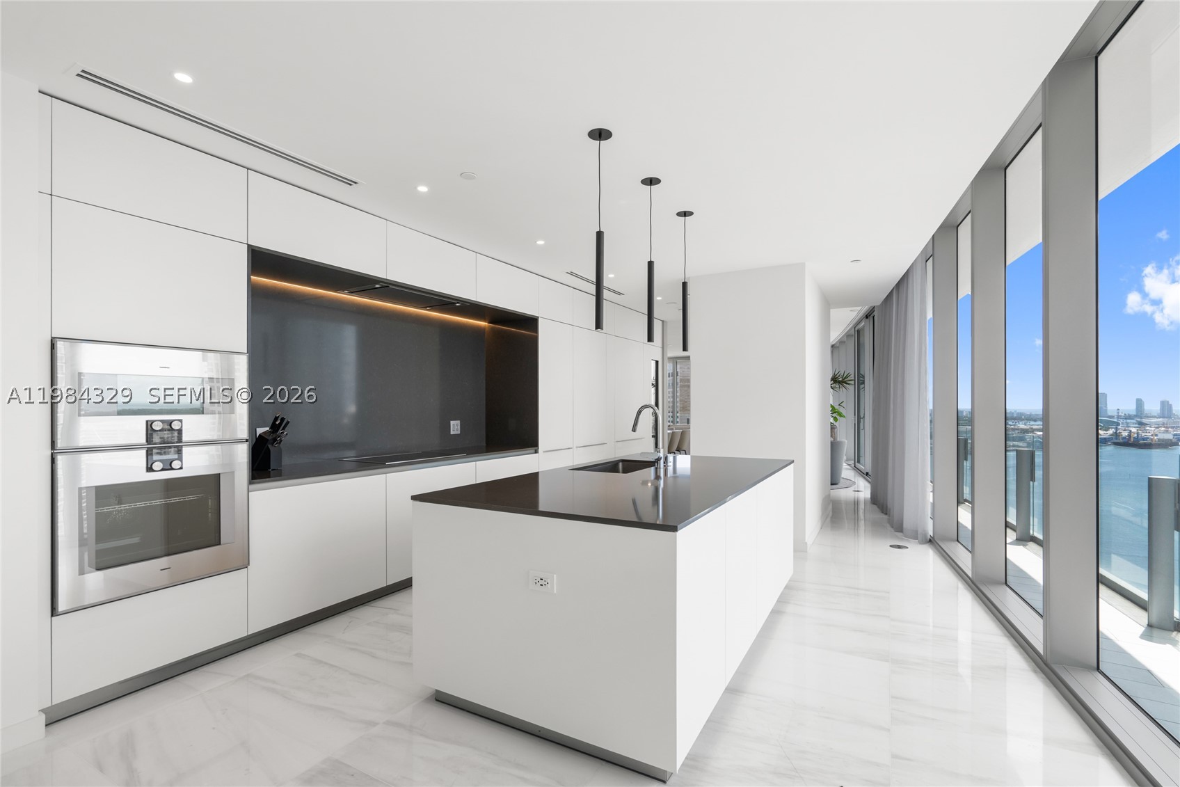 300 Biscayne Boulevard Way #2601E, Miami FL 33131