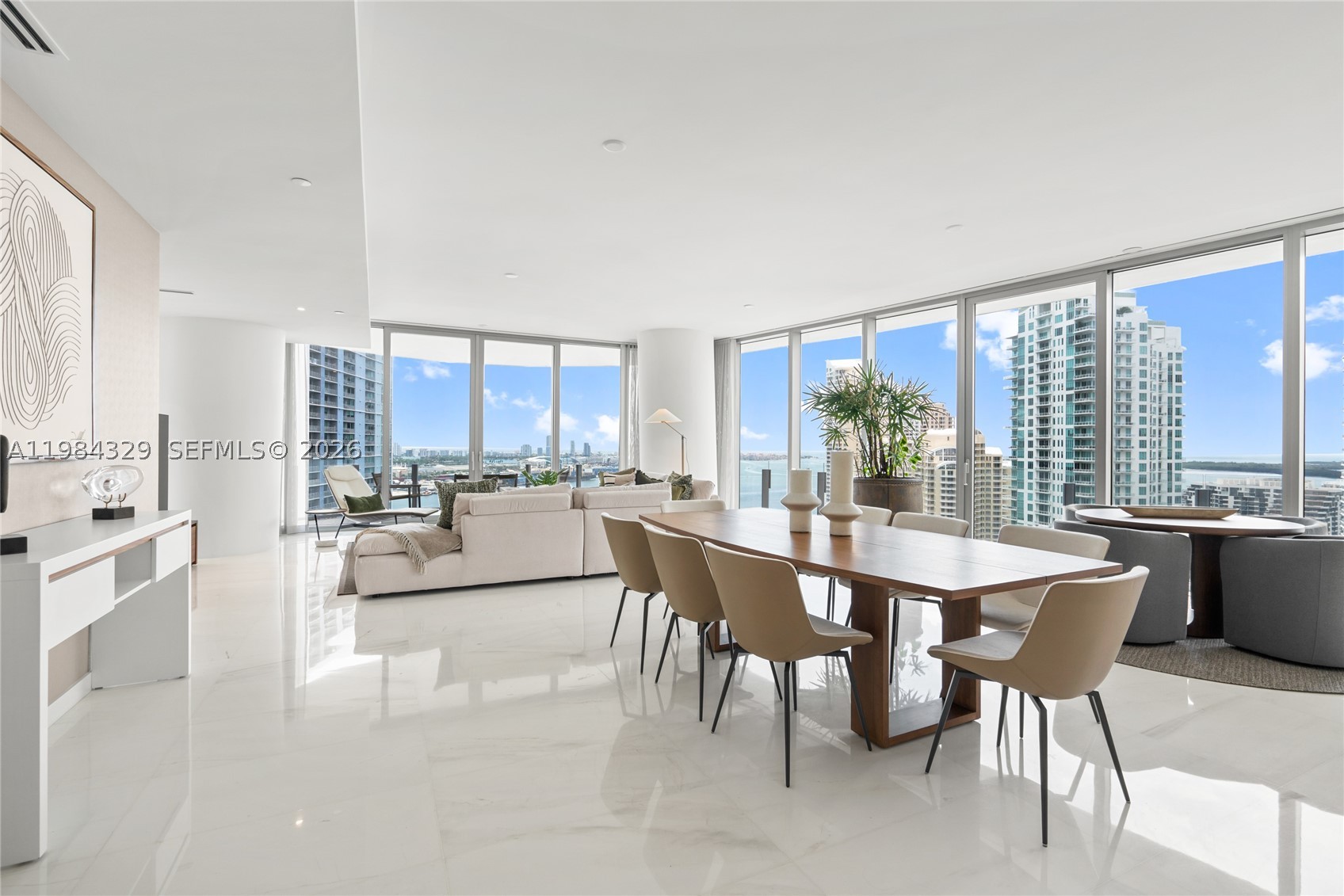 300 Biscayne Boulevard Way #2601E, Miami FL 33131