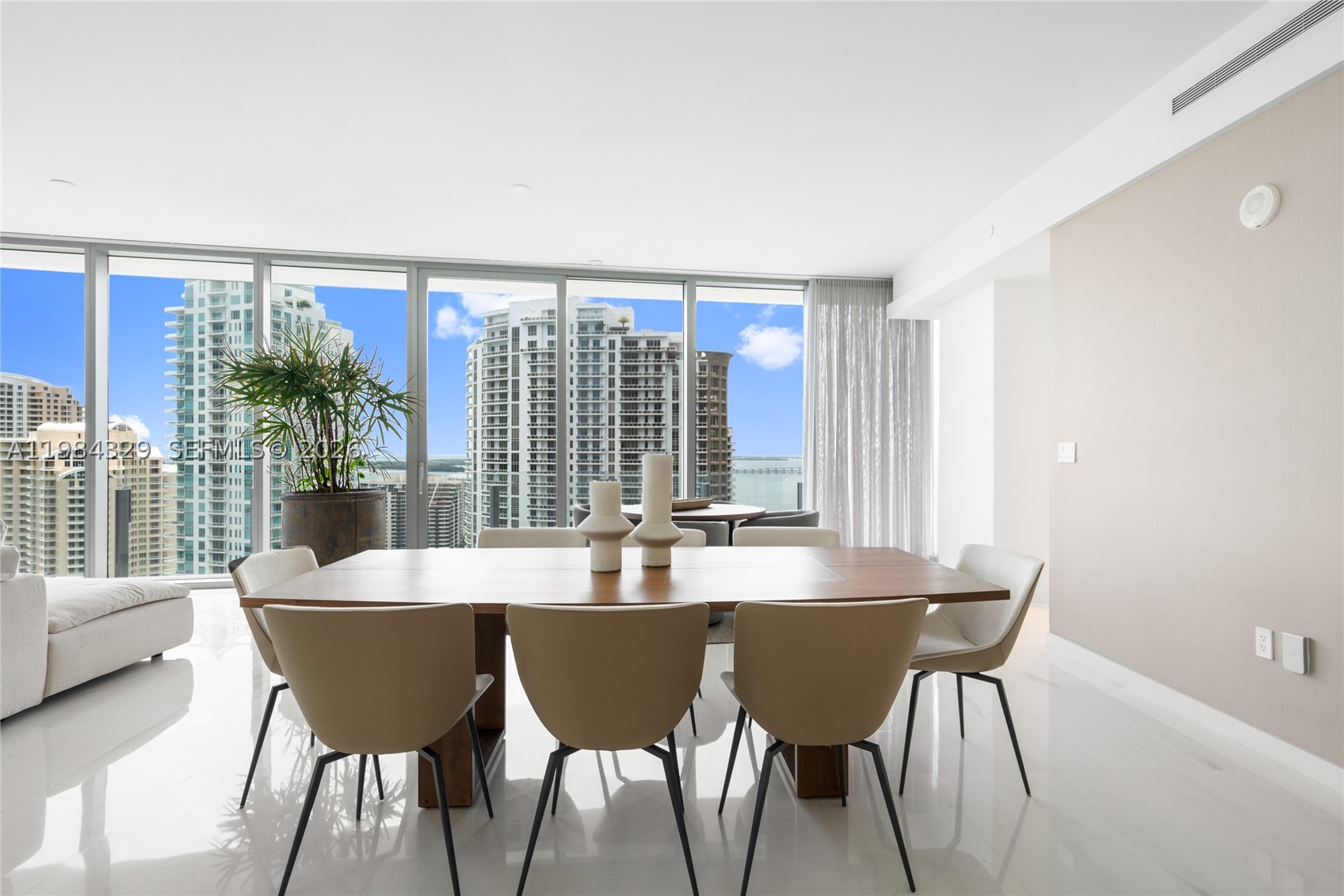 300 Biscayne Boulevard Way #2601E, Miami FL 33131