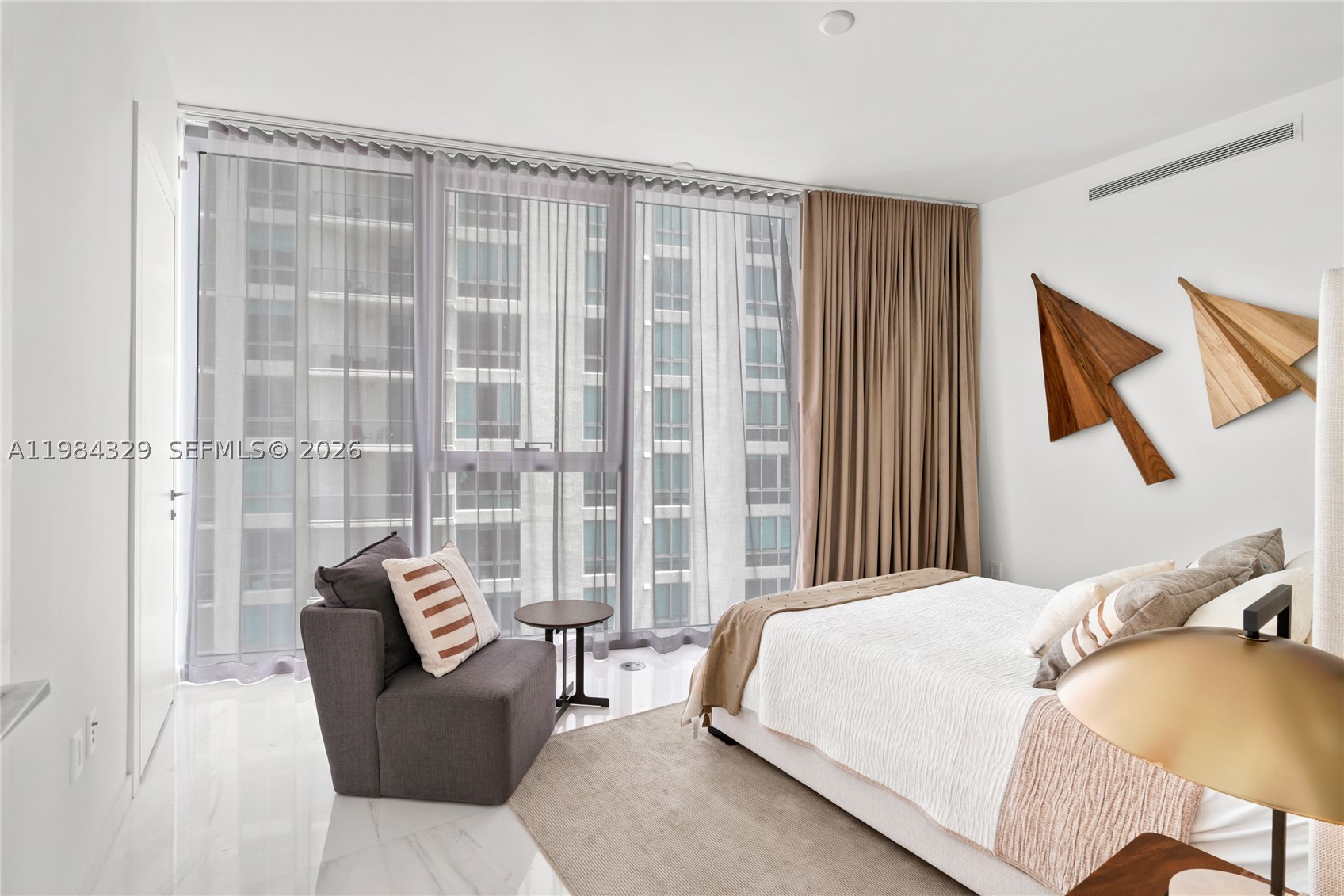 300 Biscayne Boulevard Way #2601E, Miami FL 33131