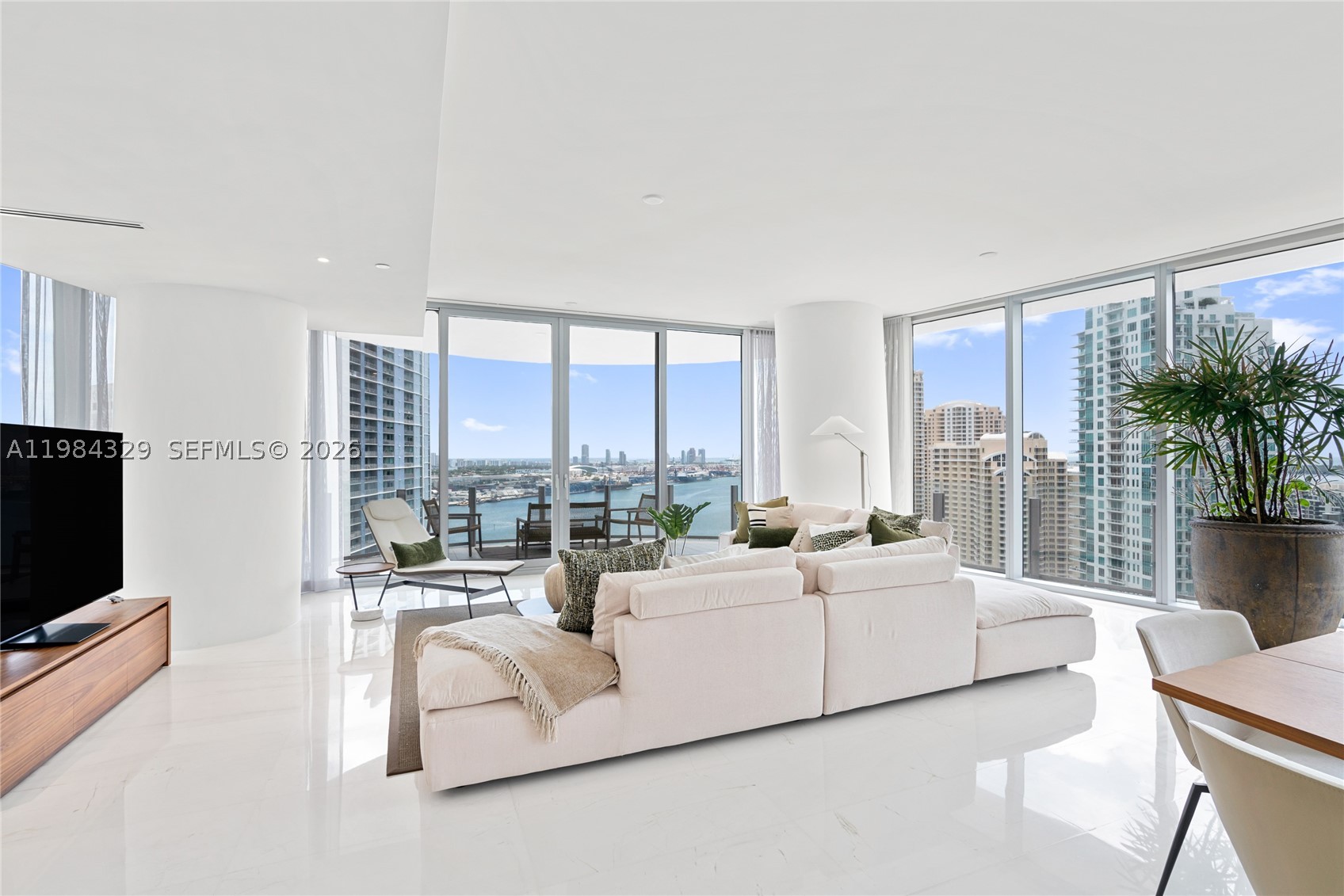 300 Biscayne Boulevard Way #2601E, Miami FL 33131