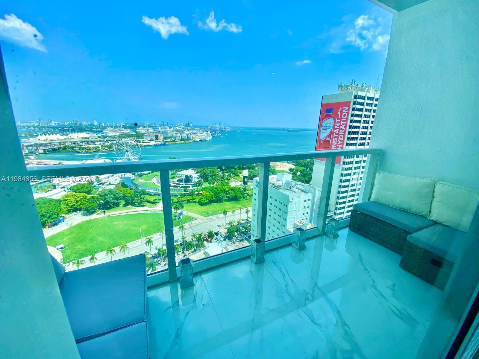 253 NE 2nd St #2703, Miami FL 33132