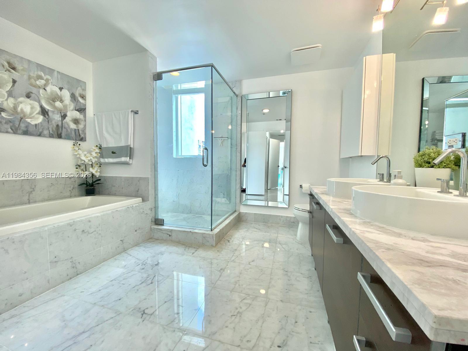 253 NE 2nd St #2703, Miami FL 33132
