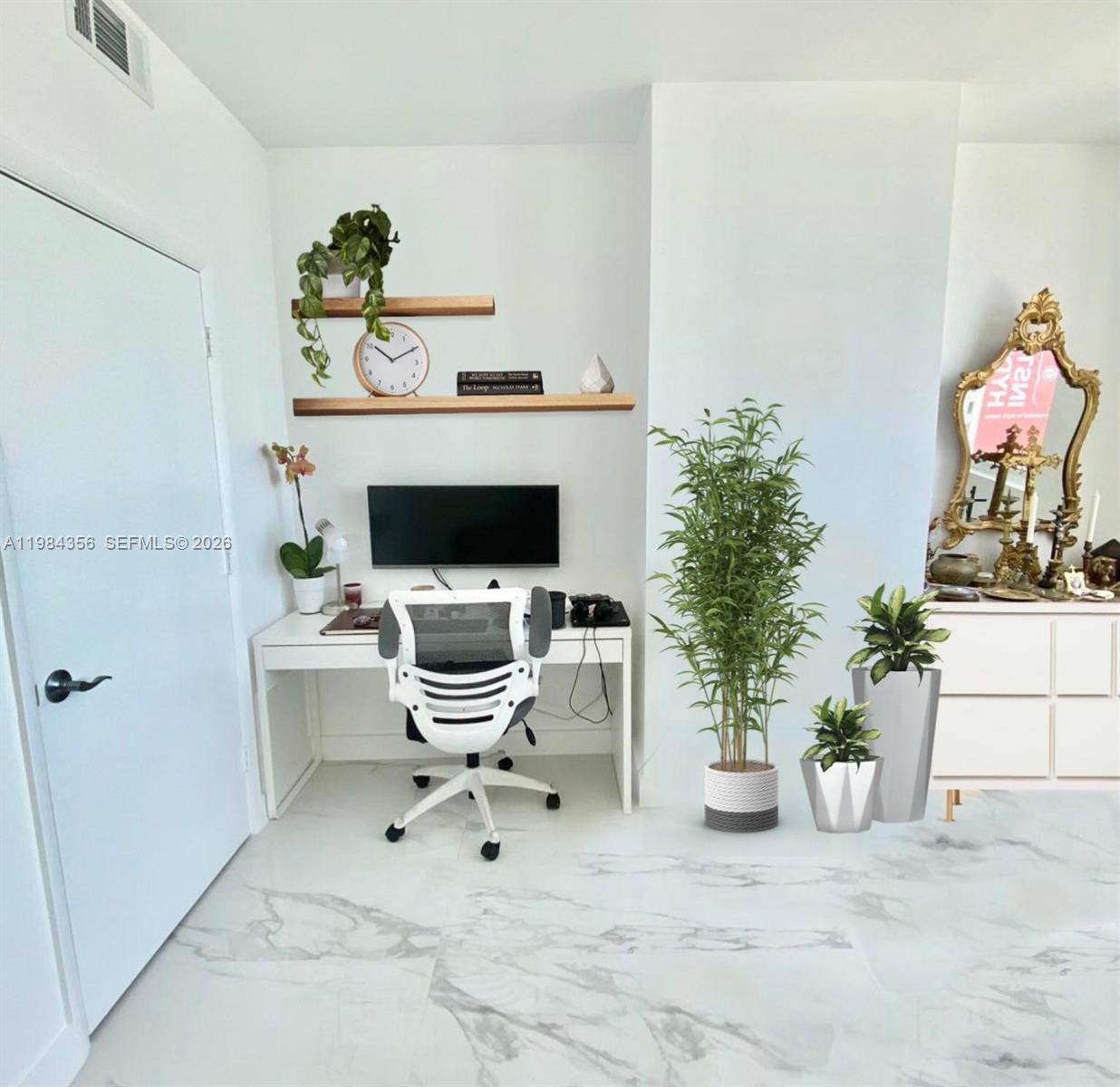 253 NE 2nd St #2703, Miami FL 33132