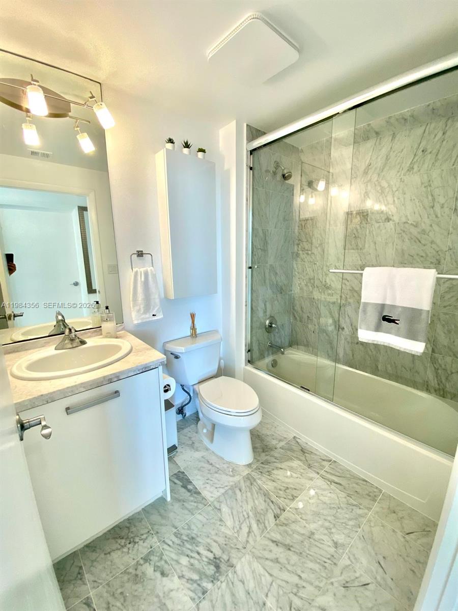 253 NE 2nd St #2703, Miami FL 33132