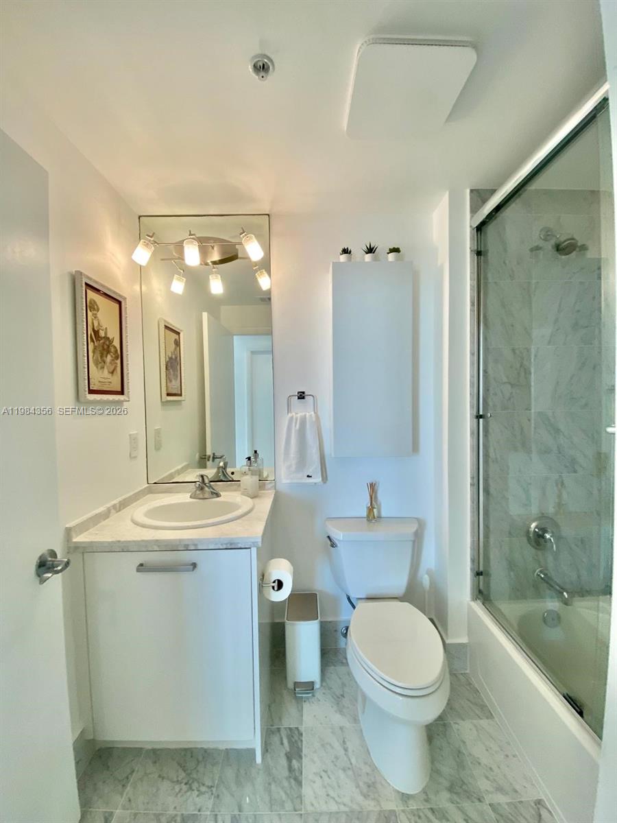 253 NE 2nd St #2703, Miami FL 33132