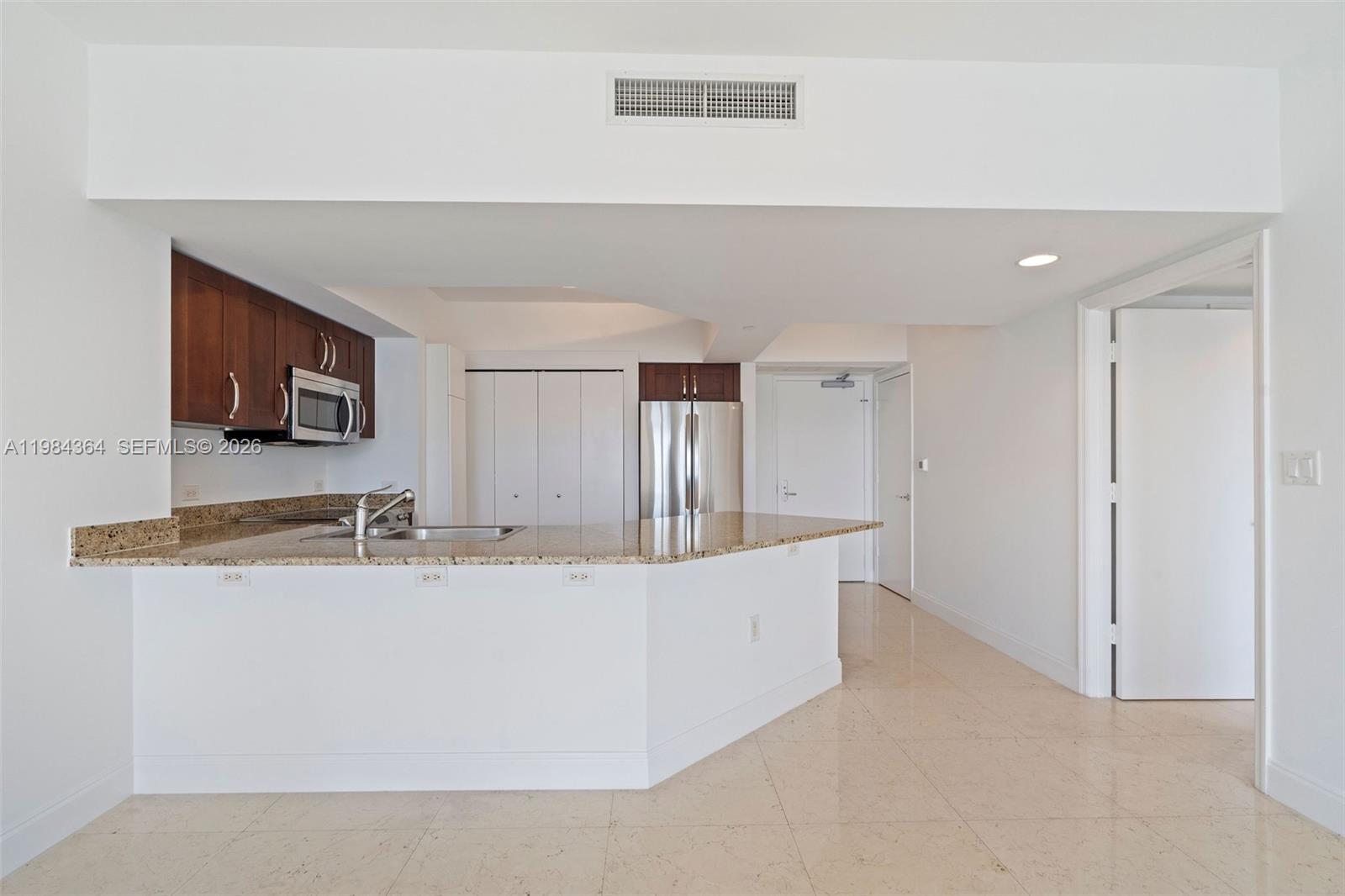 20000 E Country Club Dr #1109, Aventura FL 33180