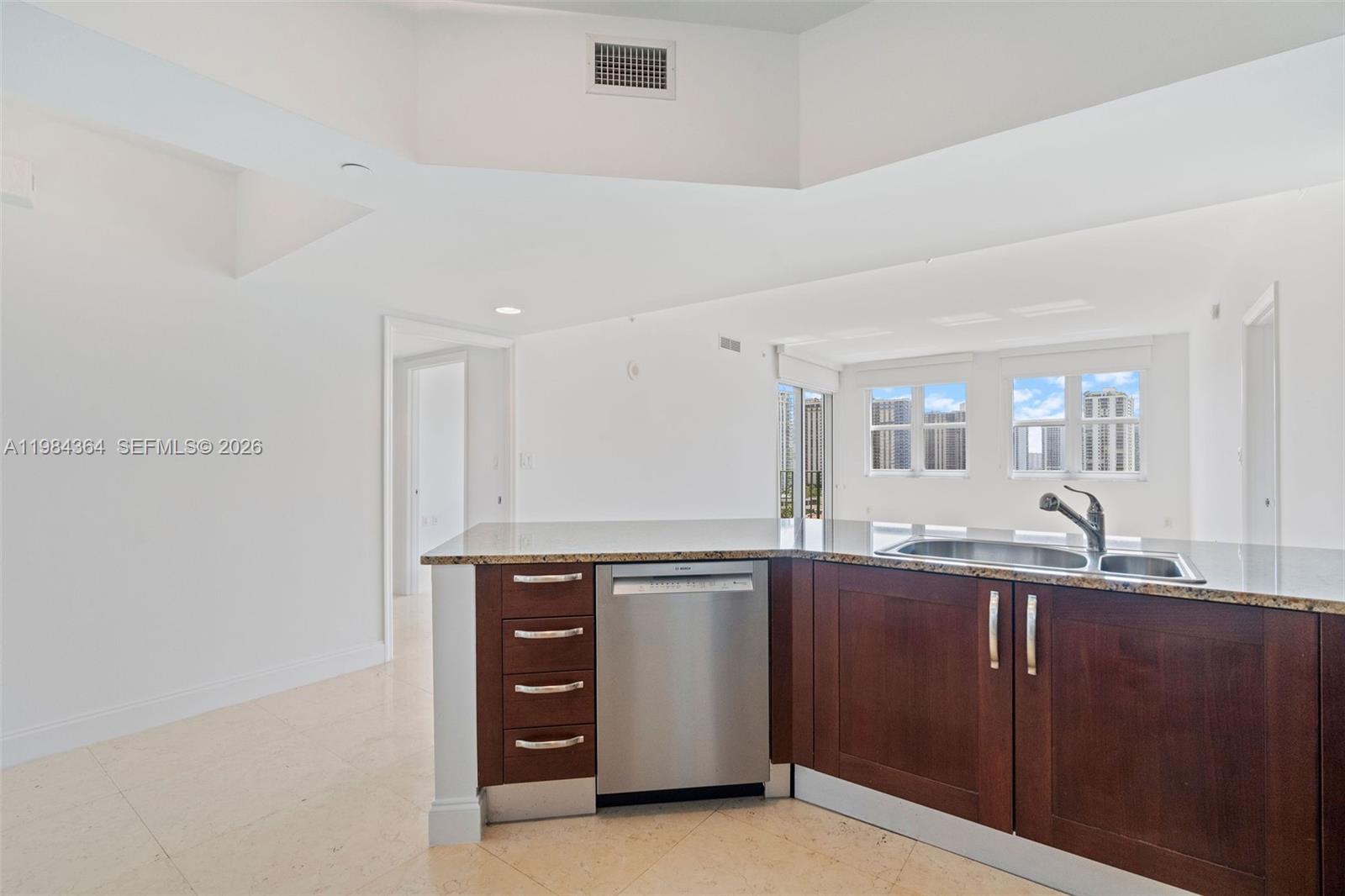 20000 E Country Club Dr #1109, Aventura FL 33180