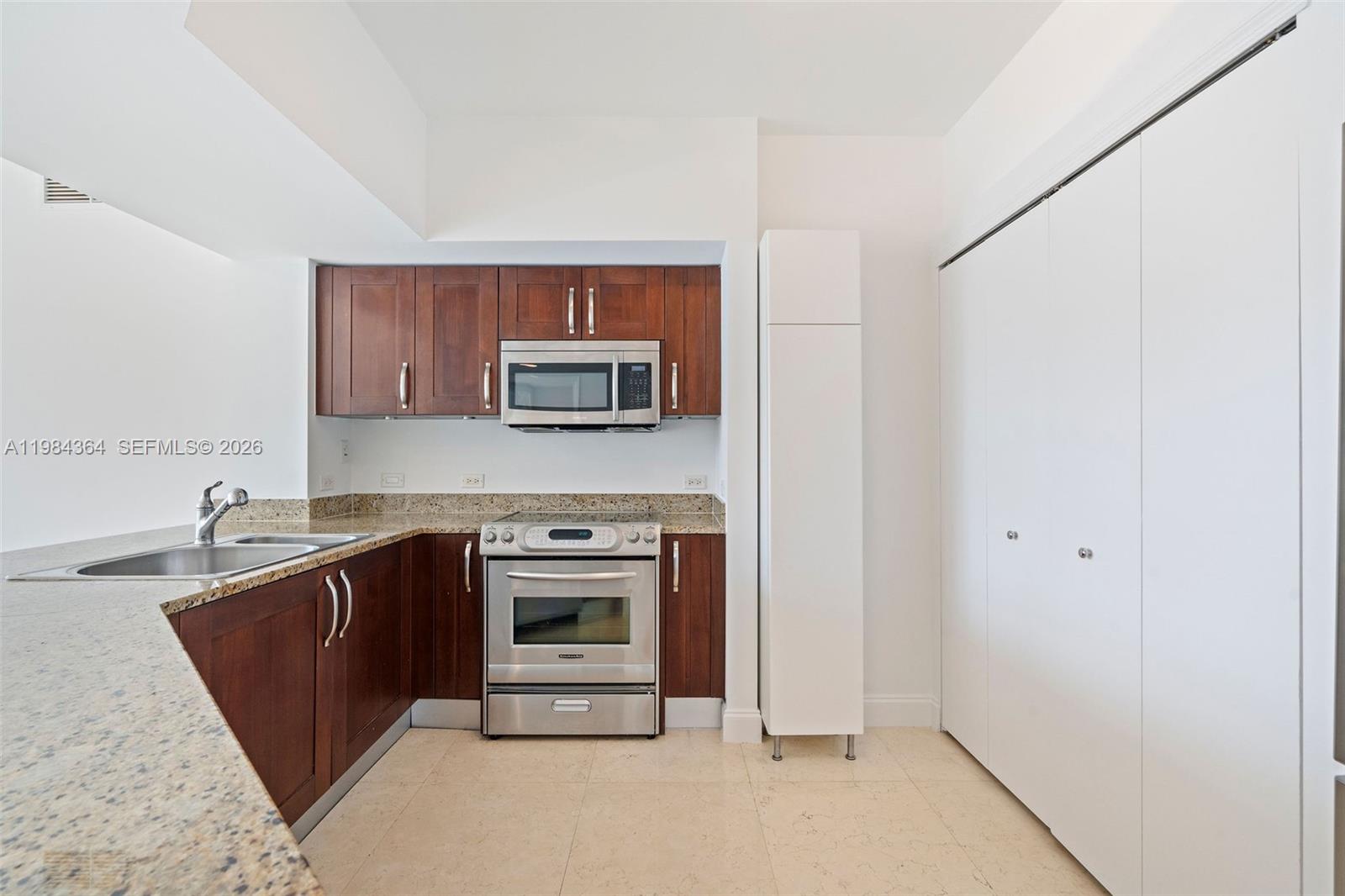 20000 E Country Club Dr #1109, Aventura FL 33180