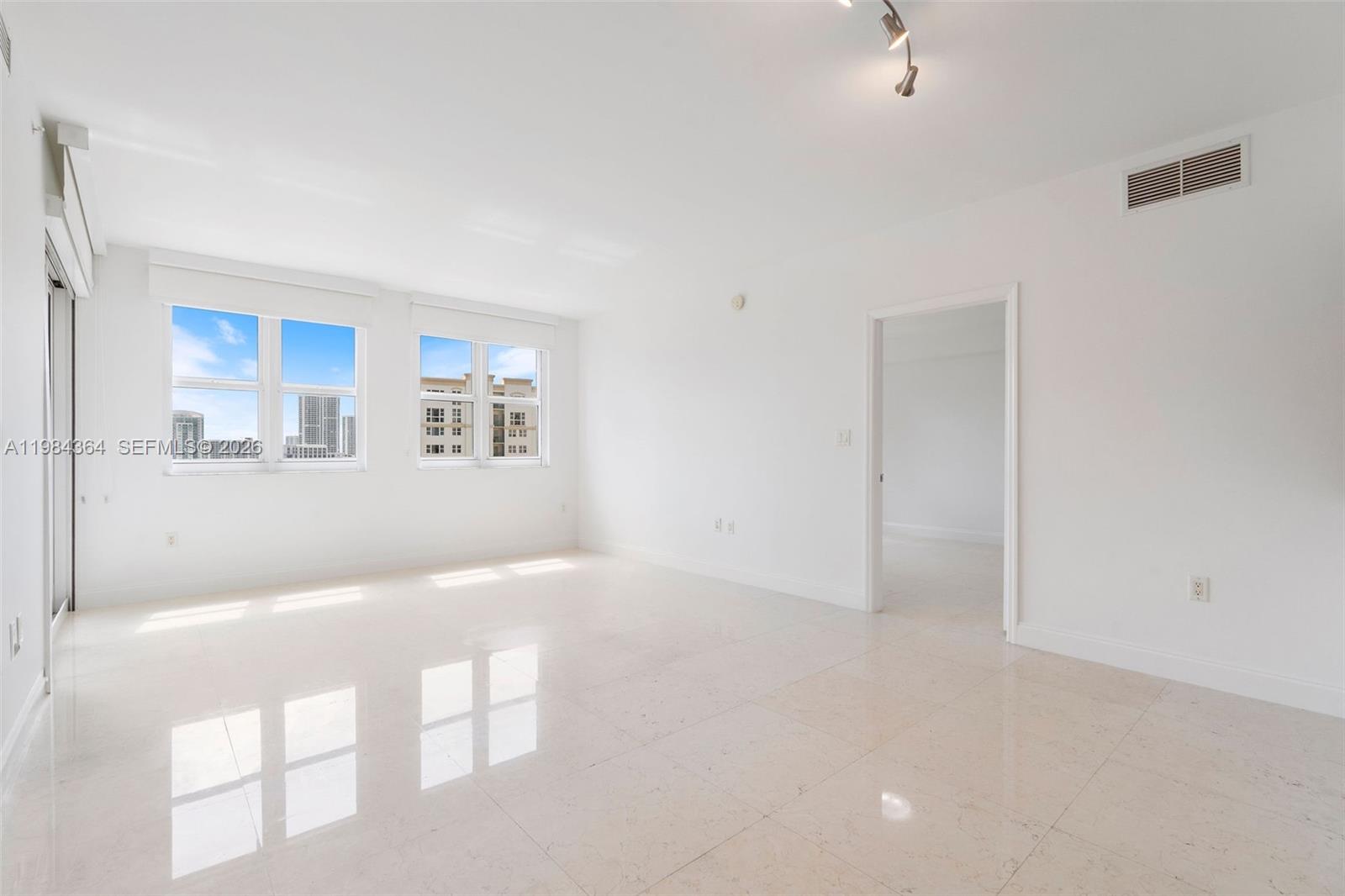 20000 E Country Club Dr #1109, Aventura FL 33180