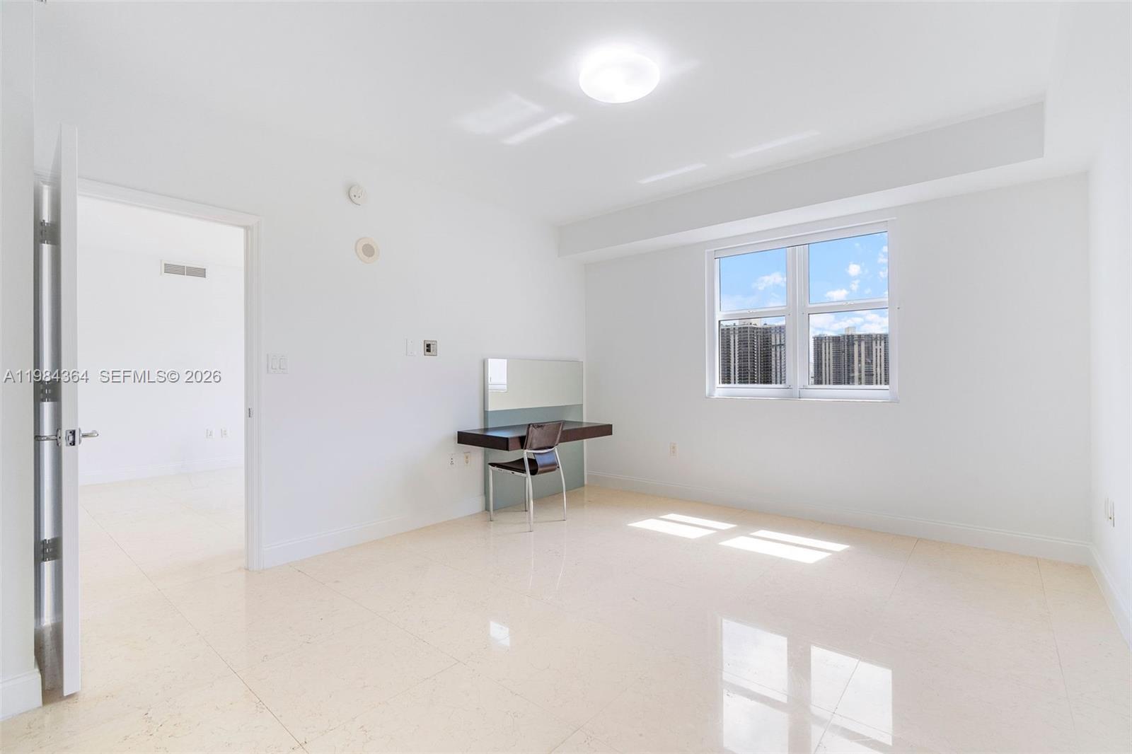 20000 E Country Club Dr #1109, Aventura FL 33180
