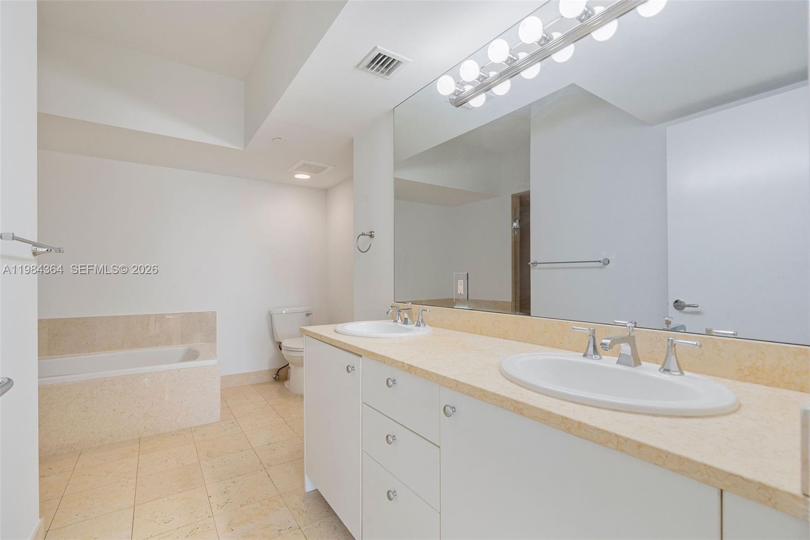 20000 E Country Club Dr #1109, Aventura FL 33180