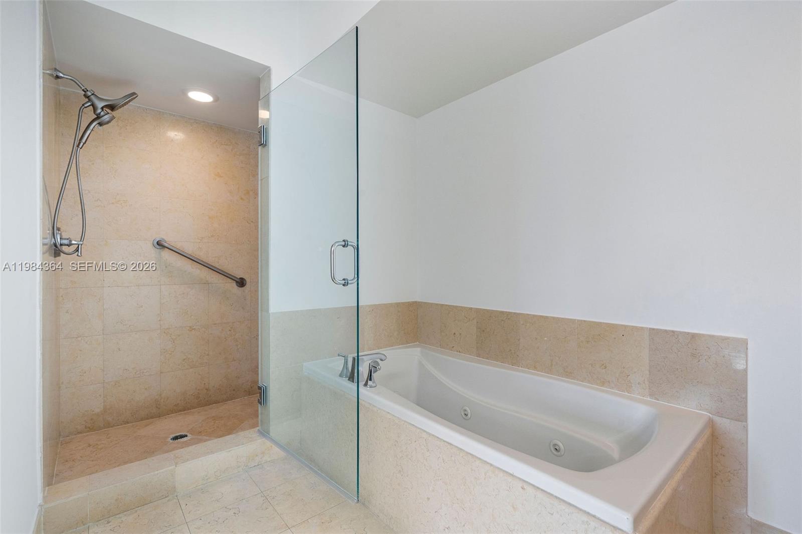 20000 E Country Club Dr #1109, Aventura FL 33180