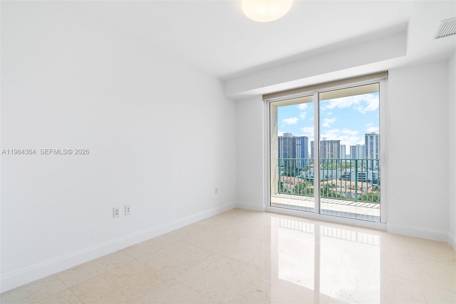 20000 E Country Club Dr #1109, Aventura FL 33180