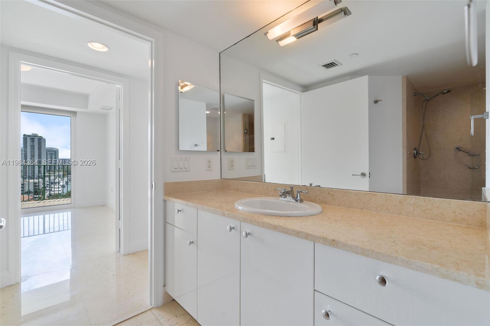 20000 E Country Club Dr #1109, Aventura FL 33180