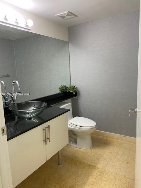 31 SE 5th St #1106, Miami FL 33131