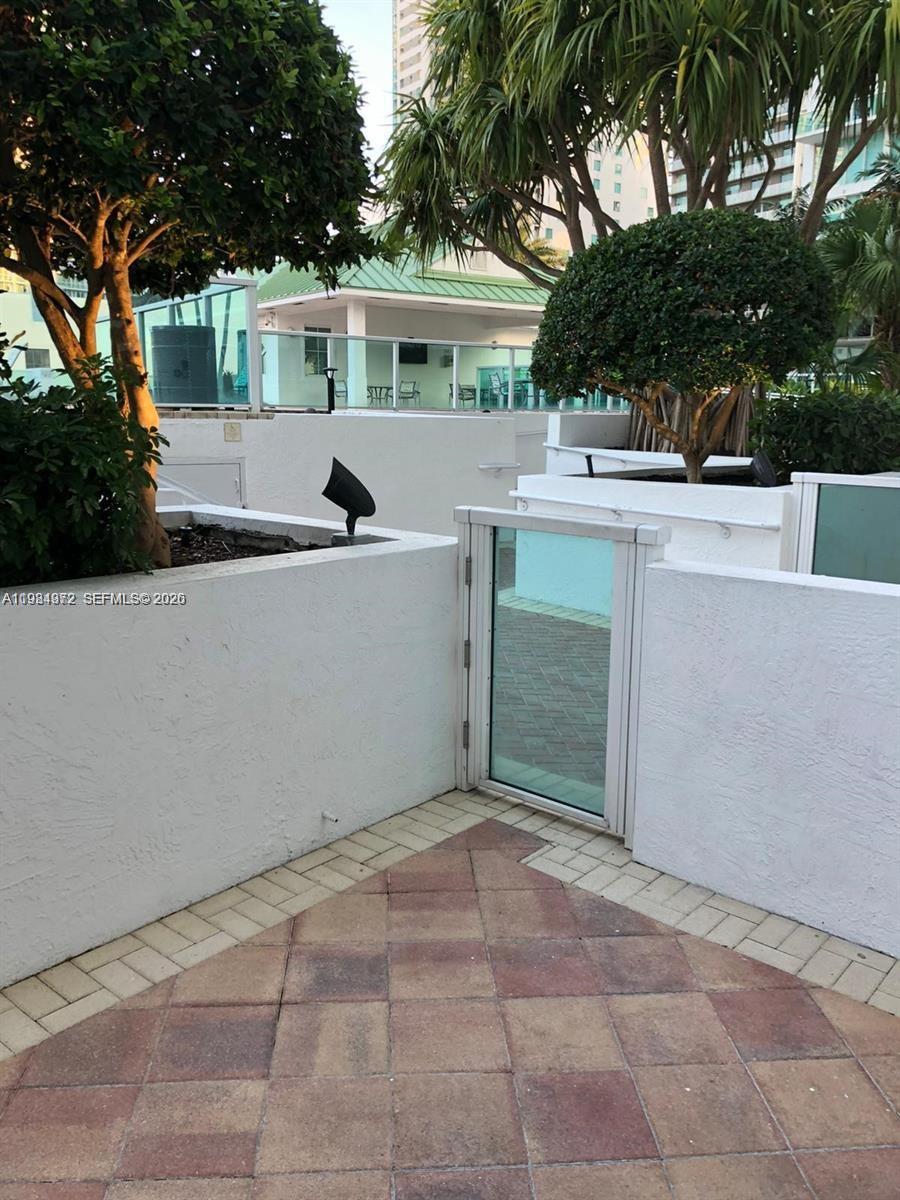 31 SE 5th St #1106, Miami FL 33131