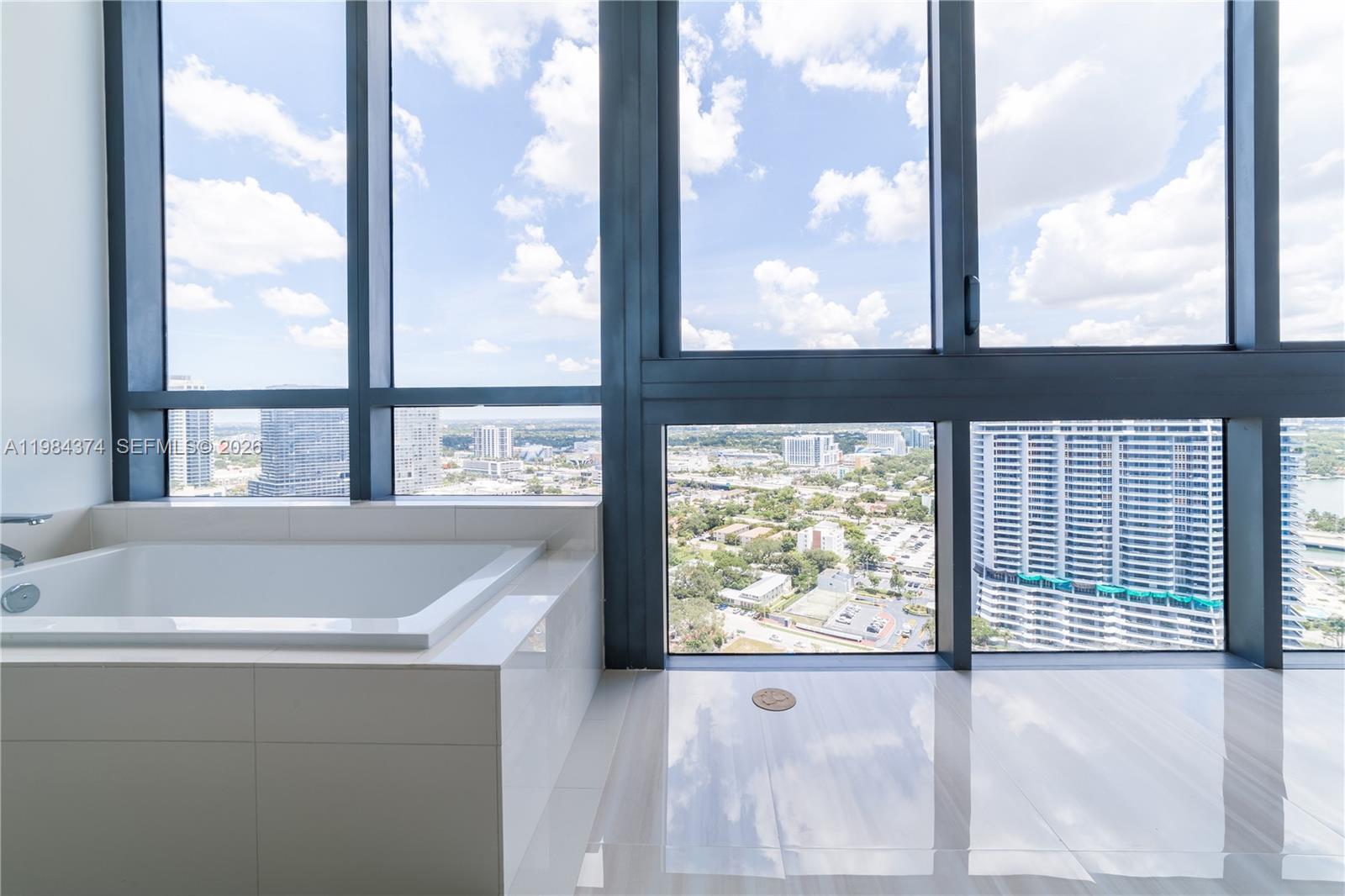 650 NE 32nd St #2808, Miami FL 33137