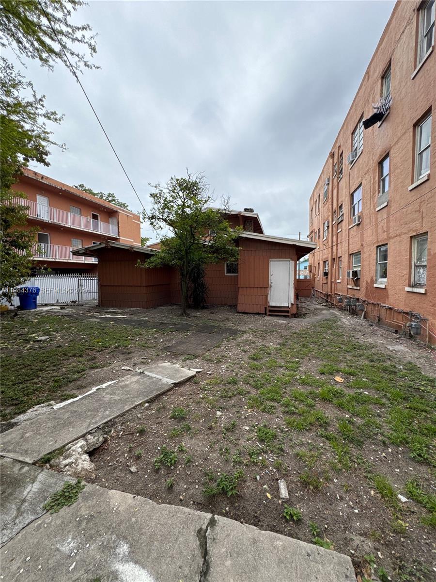 1545 NW 1st St #1537, Miami FL 33125