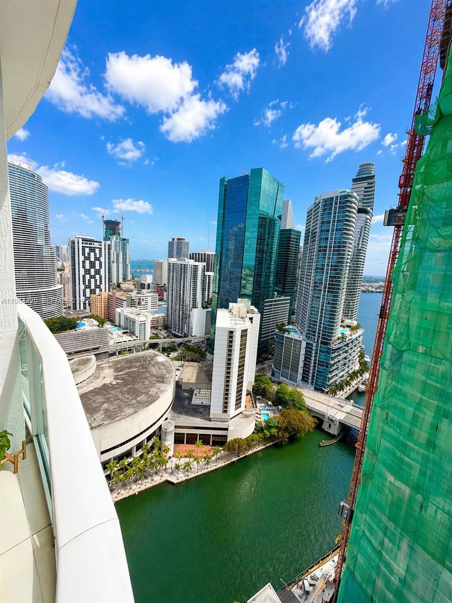 31 SE 5th St #3916, Miami FL 33131