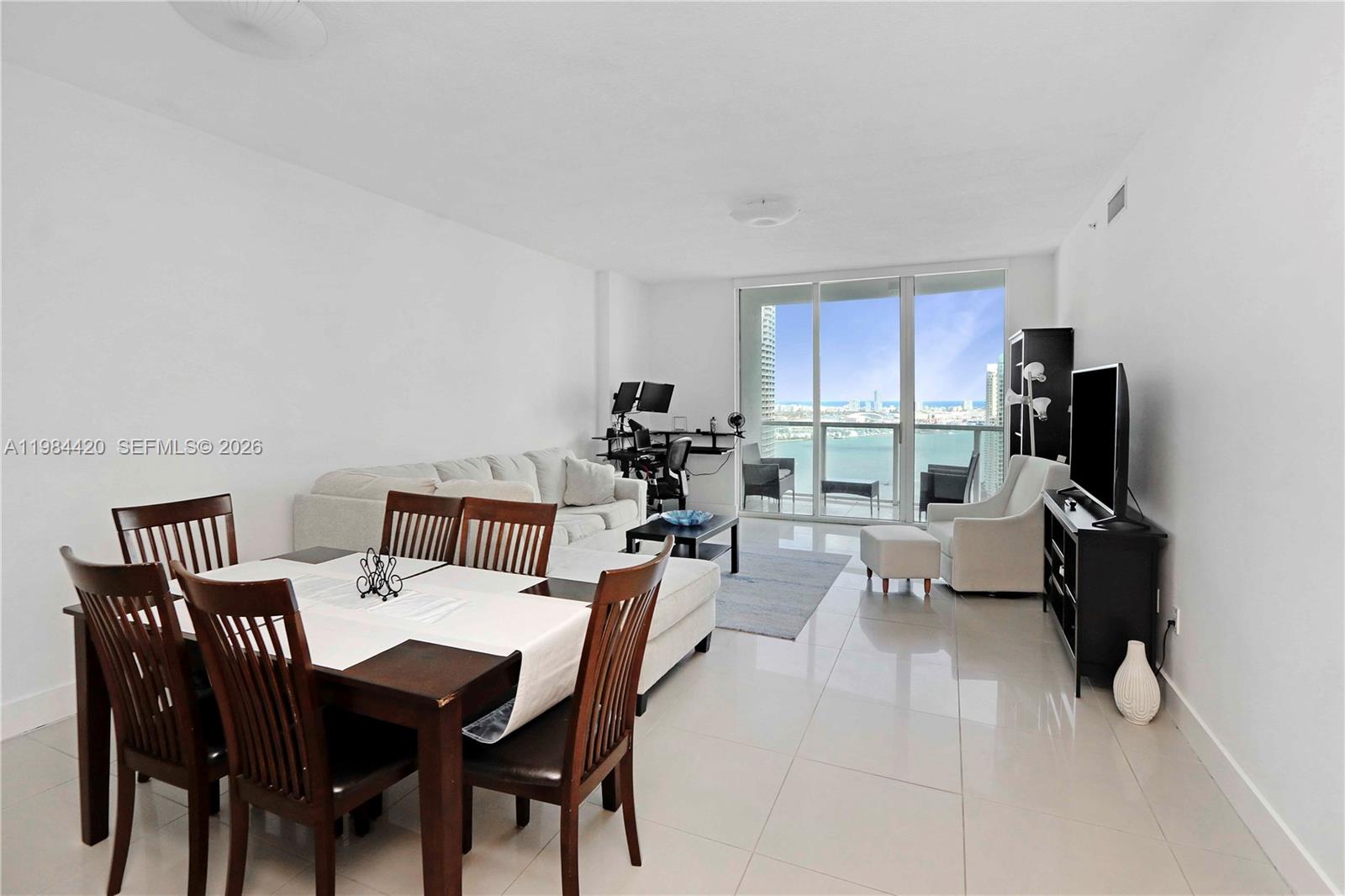 31 SE 5th St #3916, Miami FL 33131