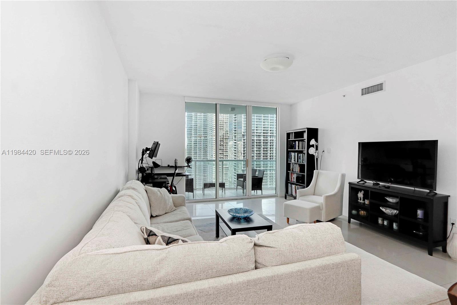 31 SE 5th St #3916, Miami FL 33131