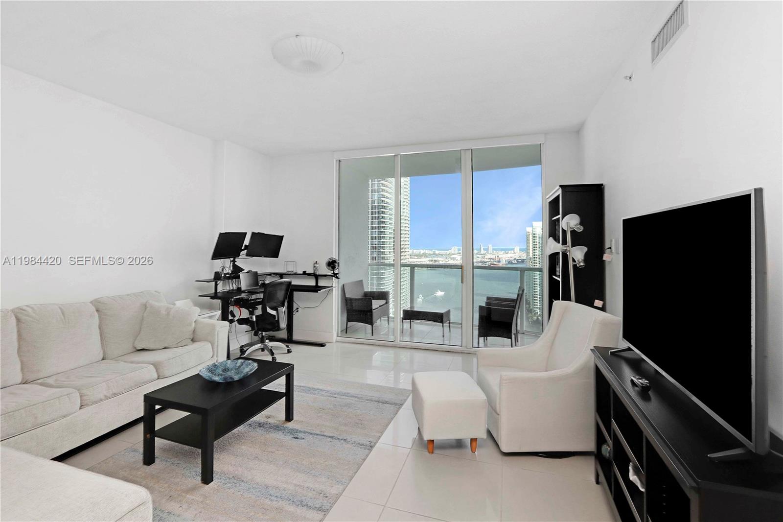 31 SE 5th St #3916, Miami FL 33131