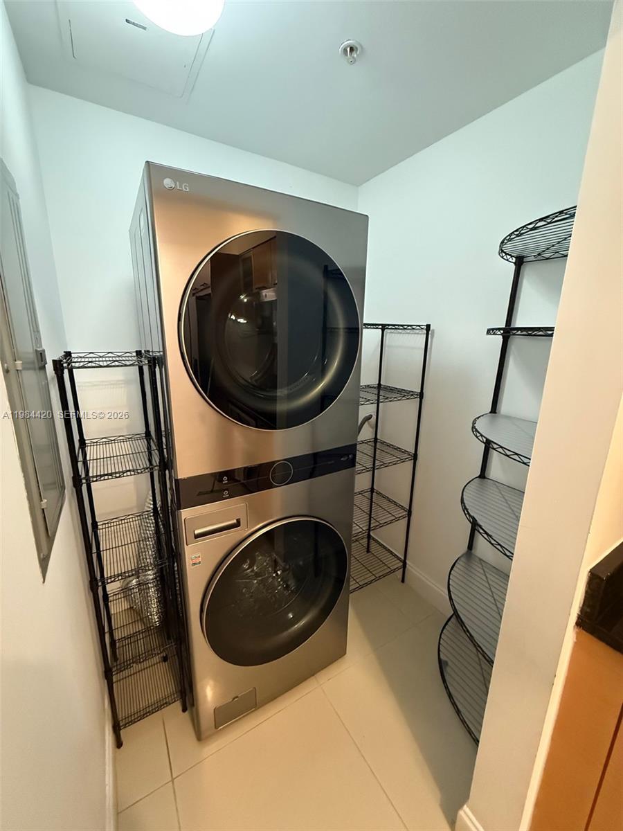 31 SE 5th St #3916, Miami FL 33131