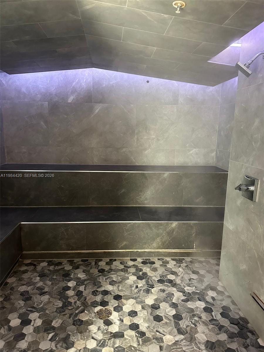 31 SE 5th St #3916, Miami FL 33131