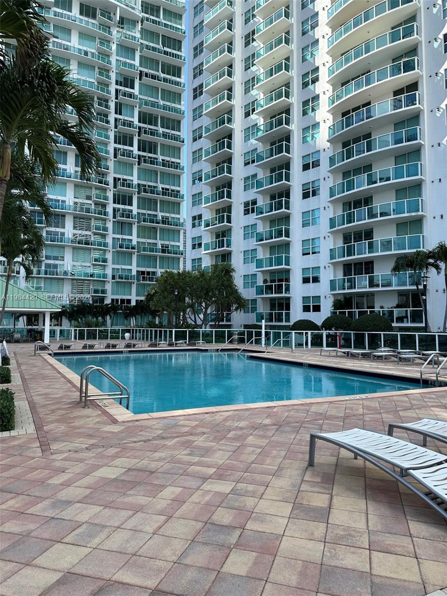 31 SE 5th St #3916, Miami FL 33131