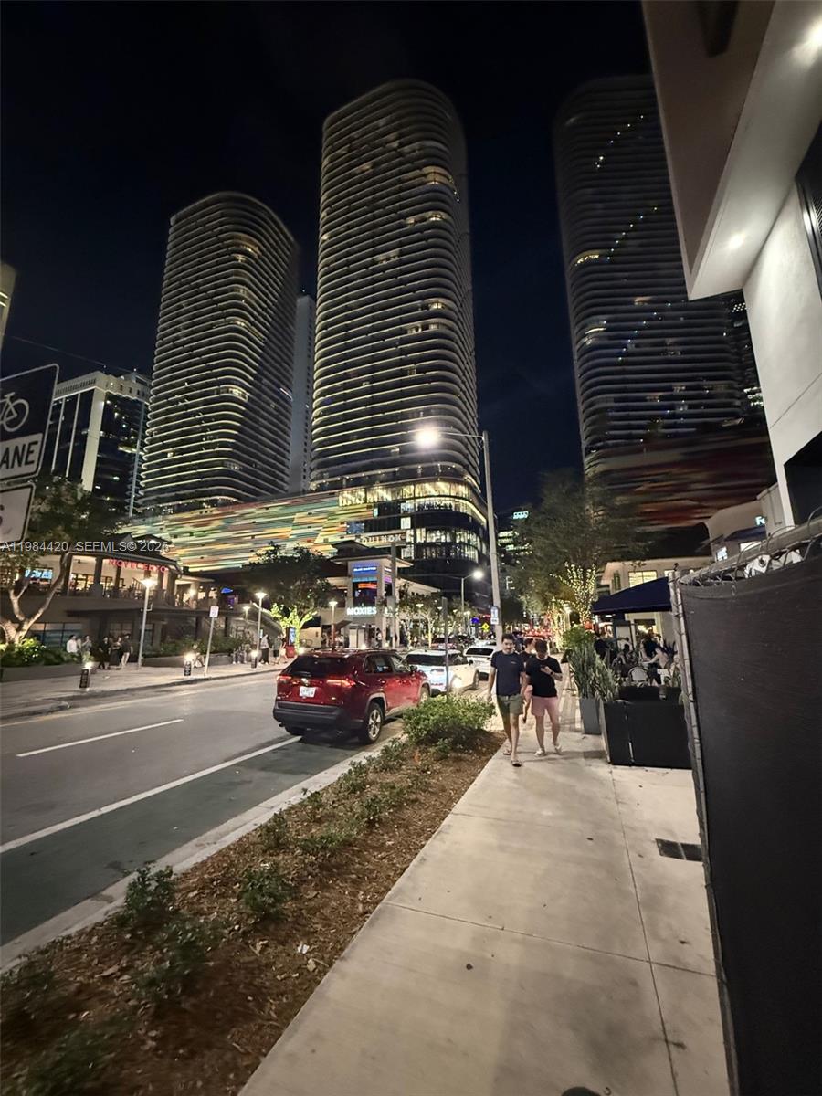 31 SE 5th St #3916, Miami FL 33131