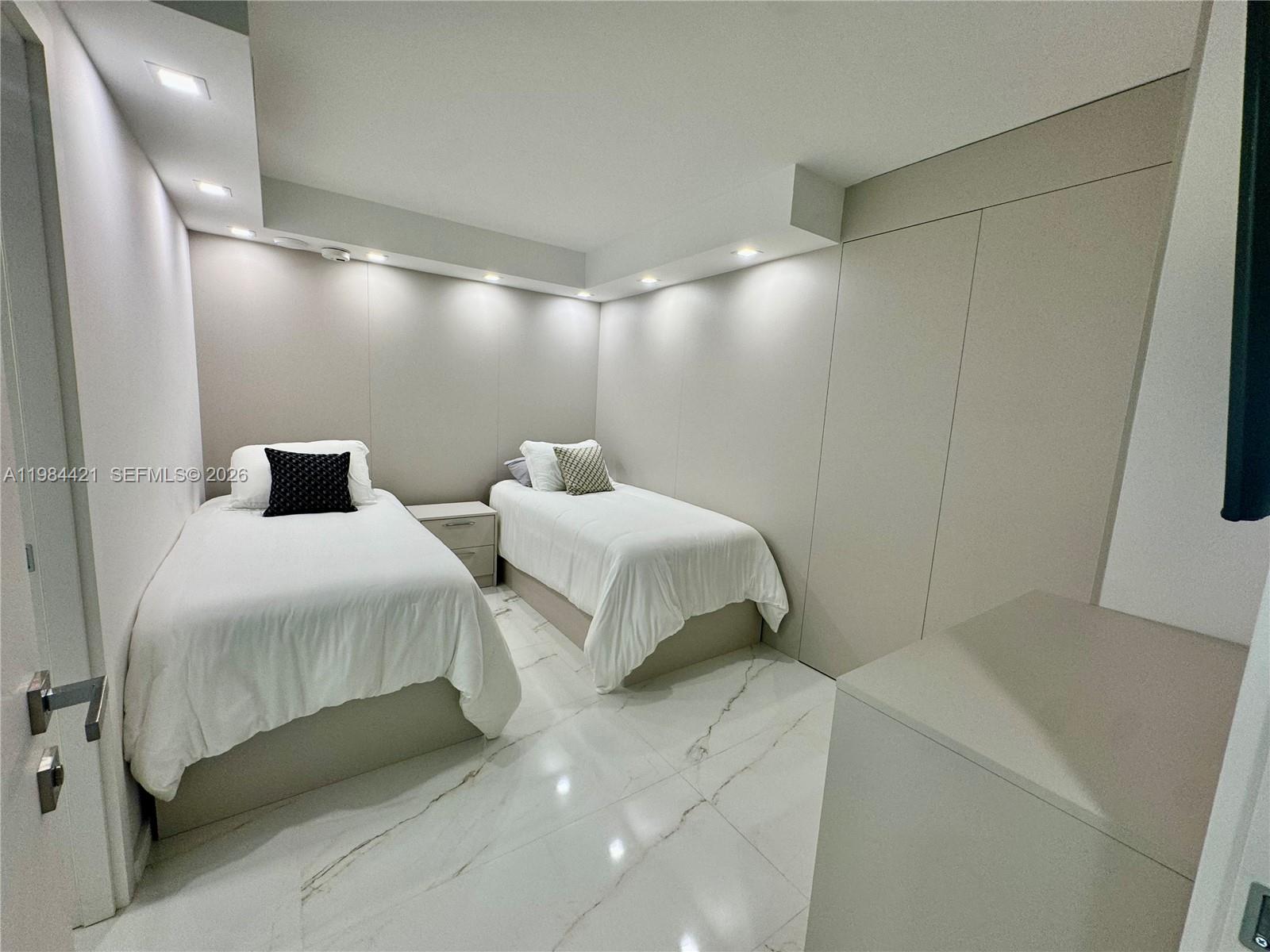 9801 Collins Ave #20E, Bal Harbour FL 33154