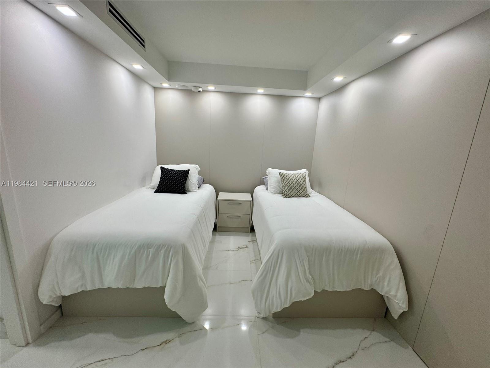 9801 Collins Ave #20E, Bal Harbour FL 33154