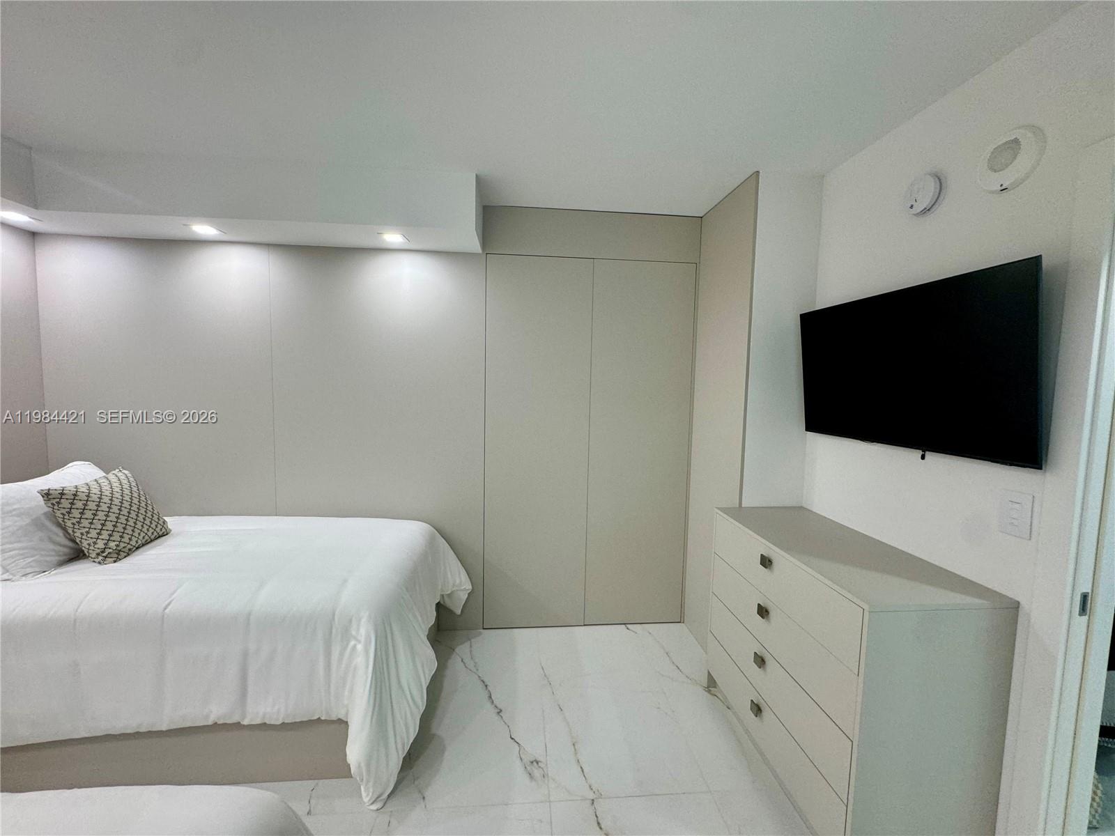 9801 Collins Ave #20E, Bal Harbour FL 33154