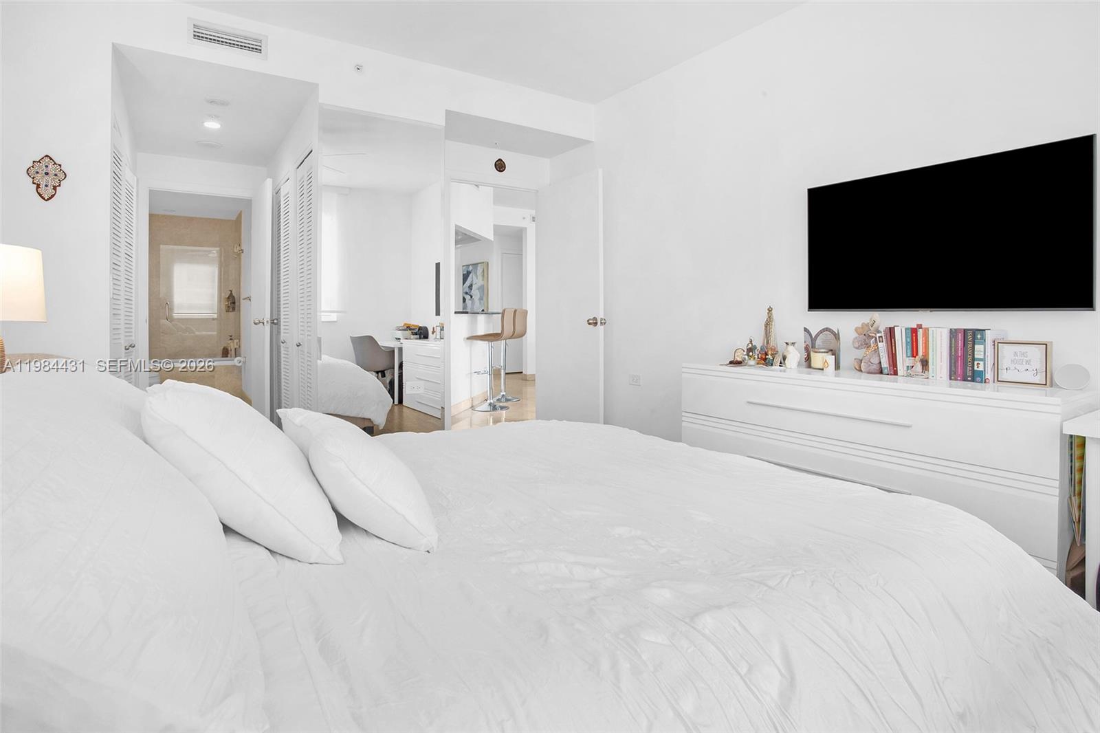 801 Brickell Key Blvd #907, Miami FL 33131